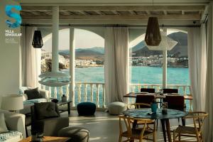 a living room with a view of the water at Villa Singular in San José