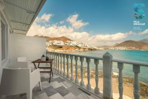 a balcony with a table and a view of the ocean at Villa Singular in San José