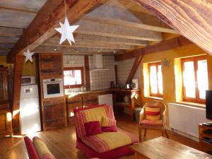 A seating area at Gites Les Petits Tisserands