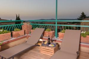 A balcony or terrace at La Bellavita B&B