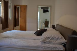 Postel nebo postele na pokoji v ubytování Farm Stay Zevnik