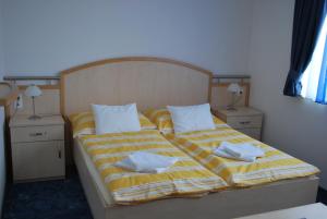 Postel nebo postele na pokoji v ubytování Főnix Hotel + 19 fotografií