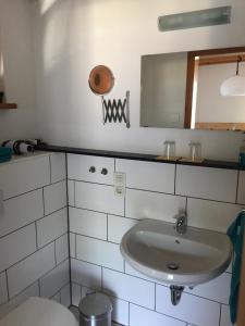 Koupelna v ubytování Zimmer in Lautrach