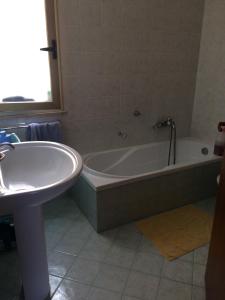a bathroom with a tub and a sink at Casa Vacanze "Isole e Tramonti" in Marsala
