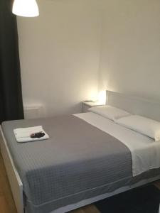 a bedroom with a bed with a towel on it at La Piazzetta B&B - Mini appartamento con ingresso indipendente in Isernia +14 photos