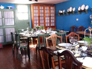 A restaurant or other place to eat at Malpais Trece