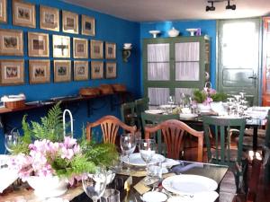 A restaurant or other place to eat at Malpais Trece