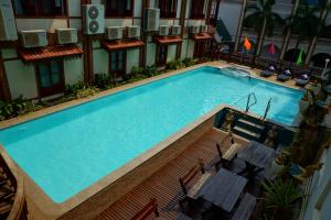 an overhead view of a swimming pool in a hotel at Chanthapanya Hotel in Vientiane