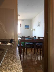 a dining room with a table and chairs at Apartman Mimoz in Senj