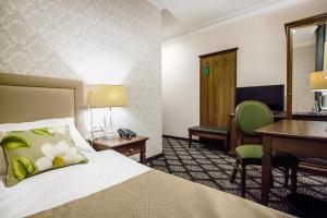 Postel nebo postele na pokoji v ubytování HG Hotel