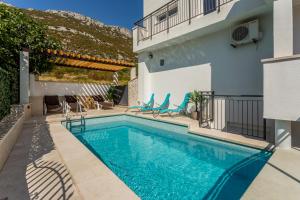 Bazén v ubytovaní House Luce with pool alebo v jeho blízkosti