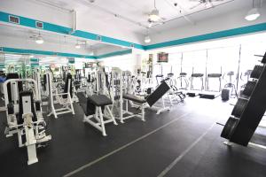 Fitness centrum a/nebo fitness zařízení v ubytování Crystal Beach Suites Miami Oceanfront Hotel