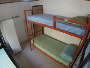 a room with two bunk beds in a room at Hostel Aventura in Alto Paraíso de Goiás