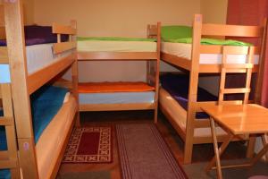 Hostel Trajan客房内的一张或多张双层床