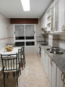 Kuchyň nebo kuchyňský kout v ubytování Arzúa Home
