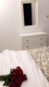 
سرير أو أسرّة في غرفة في منتجع زهرة اللوتس

