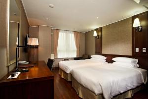 Postel nebo postele na pokoji v ubytování Haeden Hotel High End Suwon + 30 fotografií