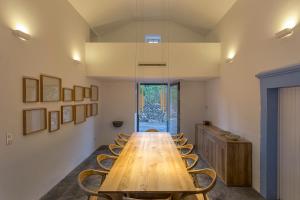a conference room with a wooden table and chairs at Quinta dos Peixes Falantes in Ribeira Grande +71 photos
