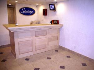 a restaurant with a counter with a sink in a room at Superlodge Absecon/Atlantic City in Absecon