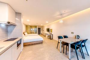 Kuchyň nebo kuchyňský kout v ubytování Jeju I've Hotel & Resort