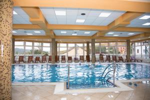 Bazén v ubytování Hotel Germisara nebo v jeho okolí