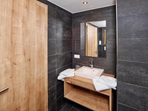 A bathroom at A Casa Juwel Apartment