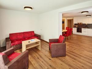 A seating area at A Casa Juwel Apartment