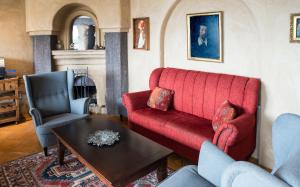 a living room with a red couch and two chairs at Villa Casa del Sol in La Matanza de Acentejo