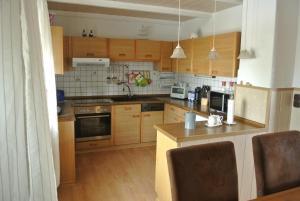 Kuchyň nebo kuchyňský kout v ubytování Haus Freitag