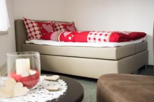 Una cama o camas en una habitación de Berggasthaus First - Only Accessible by Cable Car