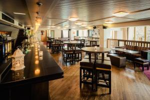 Reštaurácia alebo iné gastronomické zariadenie v ubytovaní Osprey Hotel