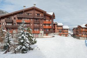 Quartier La Forêt - maeva Home during the winter