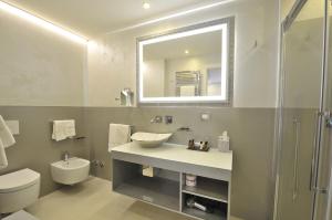 A bathroom at Al Theatro Palace