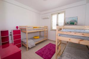 Giường trong phòng chung tại Villa "Dianthia"