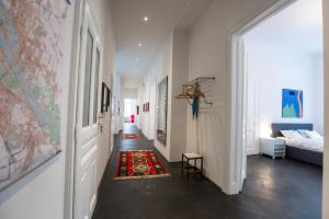 Łóżko lub łóżka w pokoju w obiekcie Grand Soho Apartment