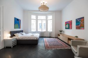 Łóżko lub łóżka w pokoju w obiekcie Grand Soho Apartment