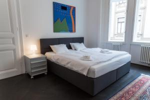 Łóżko lub łóżka w pokoju w obiekcie Grand Soho Apartment