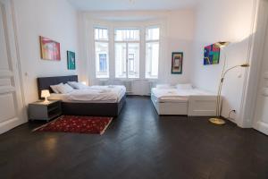 Łóżko lub łóżka w pokoju w obiekcie Grand Soho Apartment