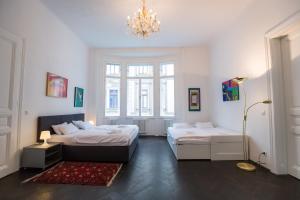 Łóżko lub łóżka w pokoju w obiekcie Grand Soho Apartment