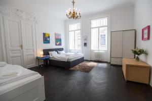 Łóżko lub łóżka w pokoju w obiekcie Grand Soho Apartment