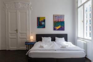 Łóżko lub łóżka w pokoju w obiekcie Grand Soho Apartment