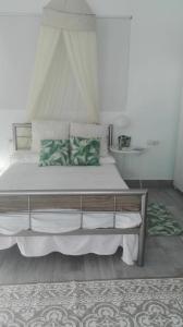 Łóżko lub łóżka w pokoju w obiekcie Apartamento Calero