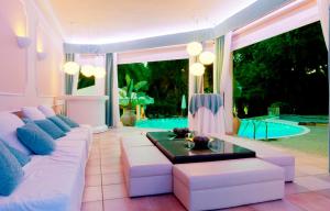The swimming pool at or close to Lago Garden Apart-Suites & Spa Hotel