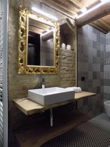 Kúpeľňa v ubytovaní Luxury Suite apartment Angiolieri