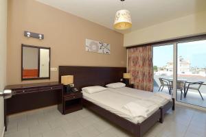 Posteľ alebo postele v izbe v ubytovaní Ialysos City Hotel + 37 fotografií