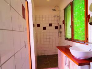 Ванная комната в Studio dans les bois