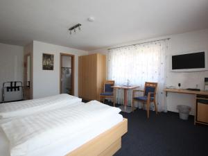 Postel nebo postele na pokoji v ubytování Hotel Klosterbräustuben