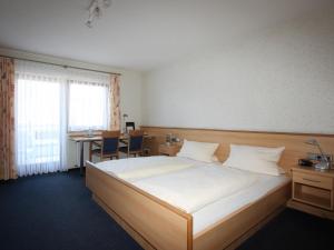 Postel nebo postele na pokoji v ubytování Hotel Klosterbräustuben