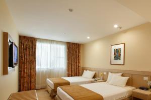 Uma TV ou centro de entretenimento em Windsor Florida Hotel
