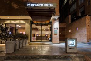 a hotel entrance with a sign for a mentore hotel at Mercure Bogota BH Retiro in Bogotá